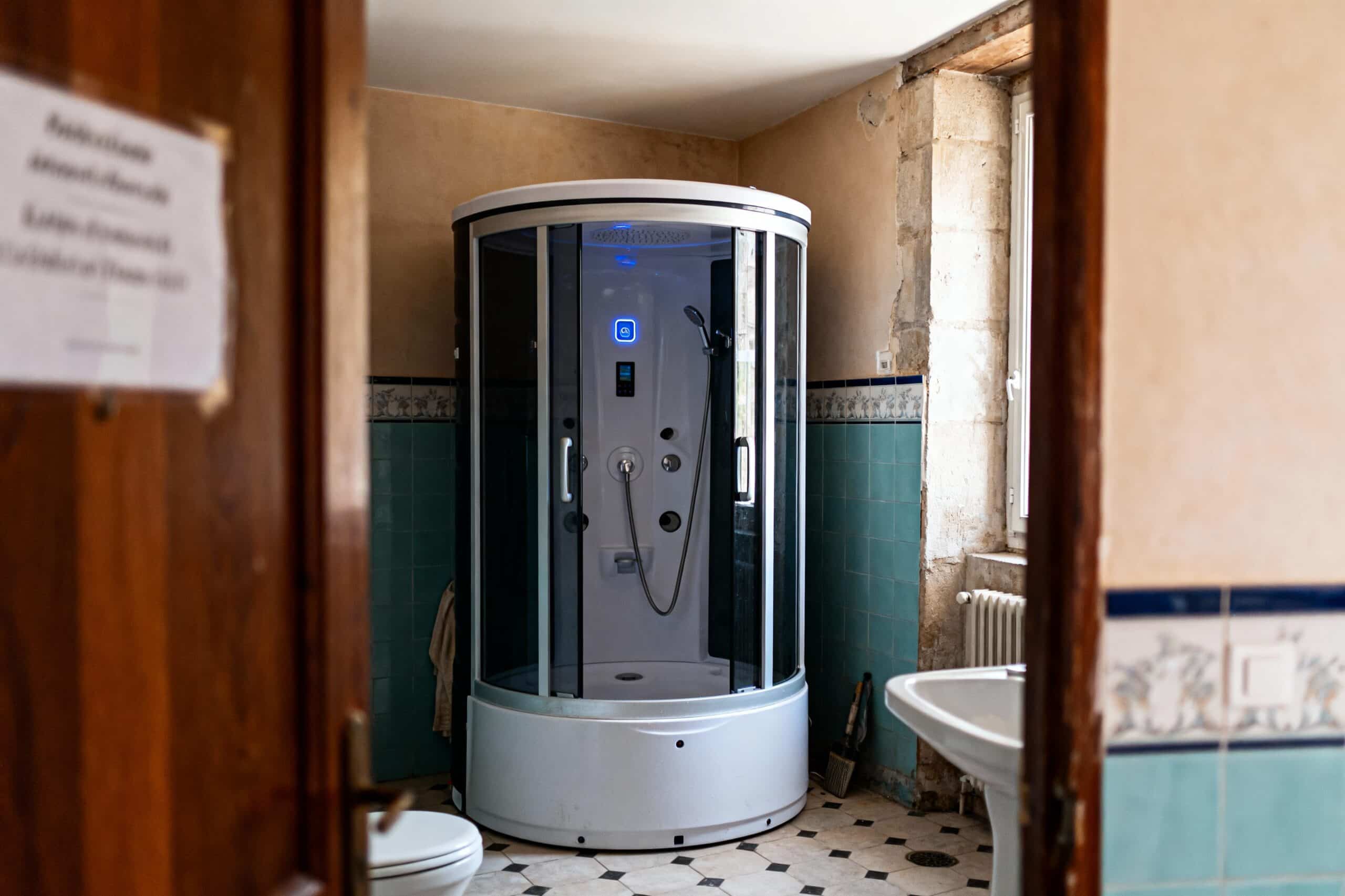 Douche capsule : C’est quoi et pourquoi c’est tendance ?